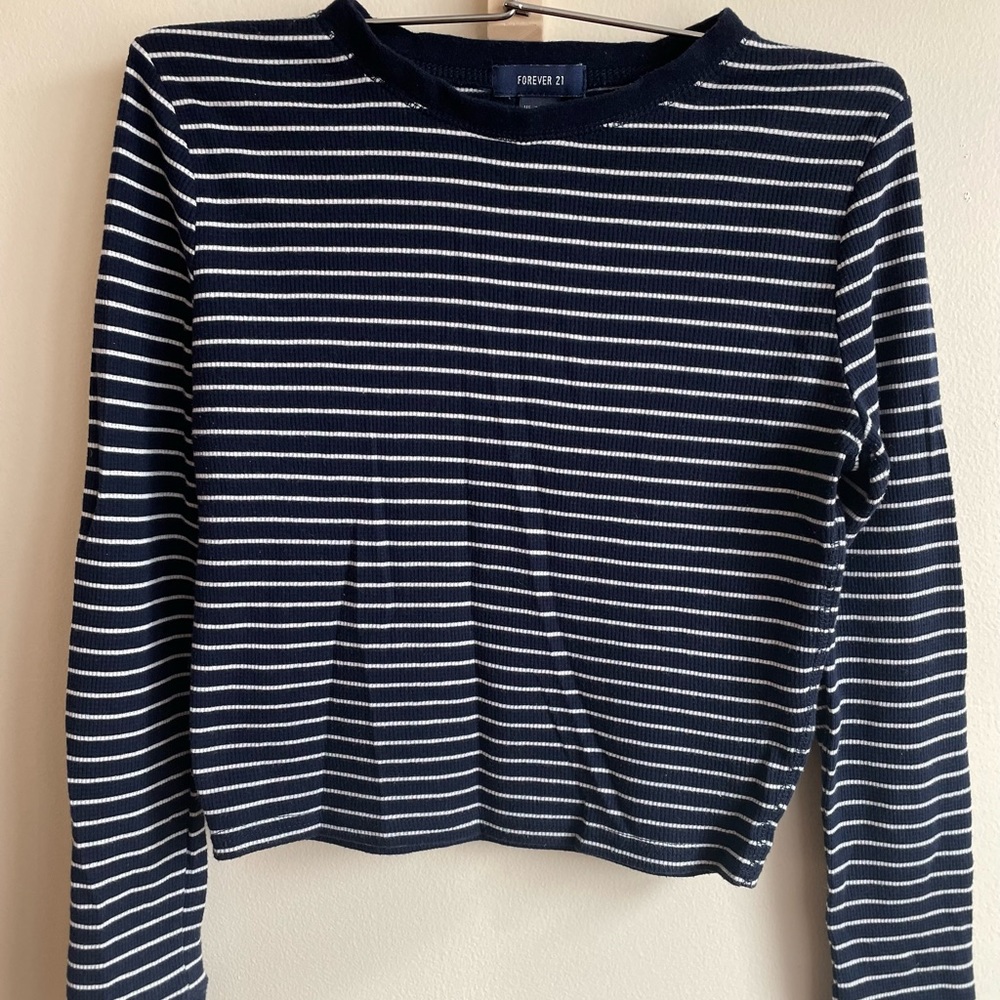 Forever 21 Long-sleeved Cropped T-shirt